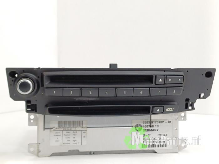 Radio CD player from a BMW 5 serie Touring (E61) 530d xDrive 24V 2008