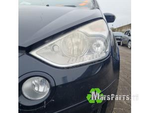 Used Headlight, left Ford S-Max (GBW) 2.0 TDCi 16V 140 Price € 100,00 Margin scheme offered by Autodemontagebedrijf De Mars