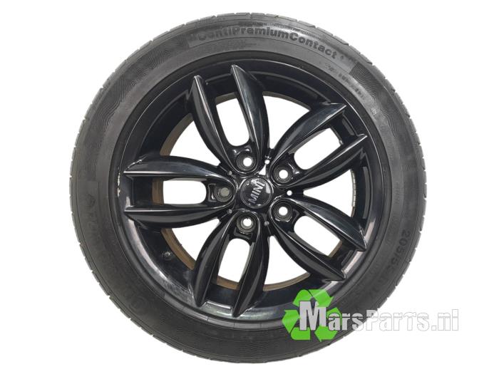 Wheel + tyre from a MINI Countryman (R60) 1.6 16V Cooper 2012