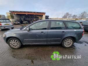 Used Sill, left Volvo V50 (MW) 1.6 D 16V Price on request offered by Autodemontagebedrijf De Mars