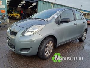 Used Sill, left Toyota Yaris II (P9) 1.0 12V VVT-i Price on request offered by Autodemontagebedrijf De Mars