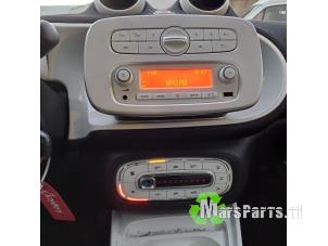 Gebrauchte Radio Smart Forfour (453) 1.0 12V Preis € 100,00 Margenregelung angeboten von Autodemontagebedrijf De Mars