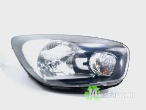 Used Headlight, right Kia Picanto (TA) 1.0 12V Price € 100,00 Margin scheme offered by Autodemontagebedrijf De Mars