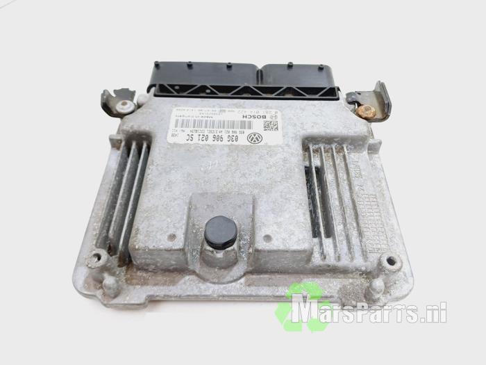 Engine management computer from a Seat Leon (1P1) 1.9 TDI 105 2009