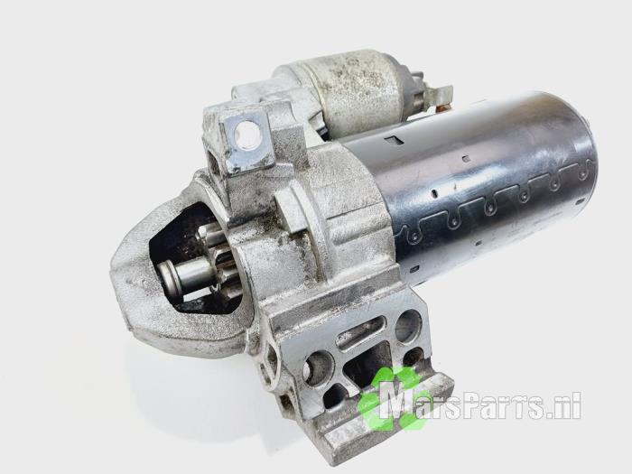 Starter from a BMW 1 serie (F21) 116d 2.0 16V 2012