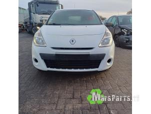 Used Roof Renault Clio III (BR/CR) 1.5 dCi 75 FAP Price on request offered by Autodemontagebedrijf De Mars