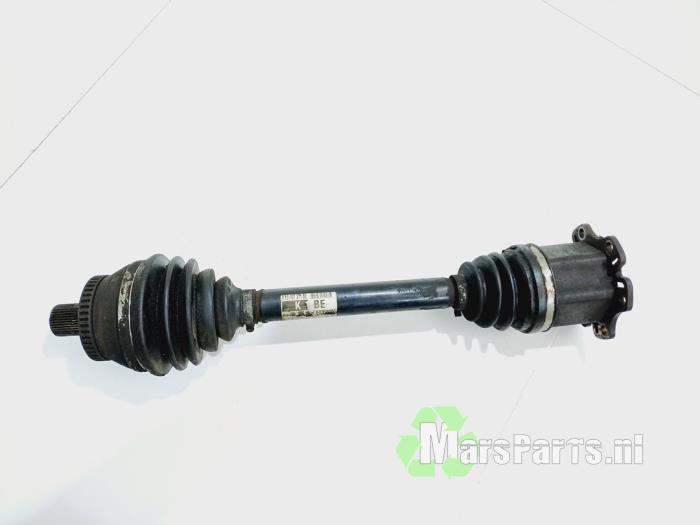 Front drive shaft, left from a Audi A4 Avant (B7) 2.0 TFSI 20V 2005