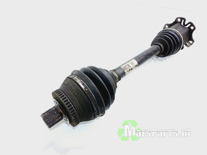 Front drive shaft, left from a Audi A4 Avant (B7) 2.0 TFSI 20V 2005