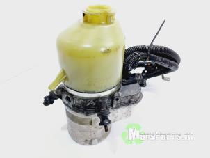 Used Power steering pump Opel Zafira (M75) 1.6 16V Price € 50,00 Margin scheme offered by Autodemontagebedrijf De Mars