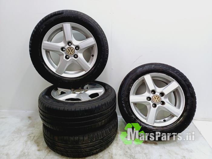 Set of wheels + tyres from a Volkswagen Polo IV (9N1/2/3) 1.2 12V 2003