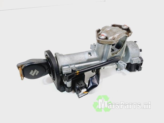 Używane Stacyjka + Kluczyk Suzuki Splash 1.0 12V Cena € 31,50 Procedura marży oferowane przez Autodemontagebedrijf De Mars