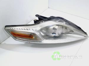 Used Headlight, right Ford Mondeo IV 2.0 TDCi 140 16V Price € 250,00 Margin scheme offered by Autodemontagebedrijf De Mars