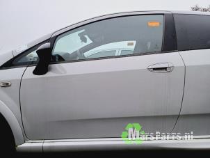Usados Puerta 2 puertas izquierda Fiat Punto 1.4 16V Precio € 100,00 Norma de margen ofrecido por Autodemontagebedrijf De Mars
