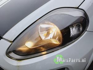 Used Headlight, left Fiat Punto 1.4 16V Price € 125,00 Margin scheme offered by Autodemontagebedrijf De Mars