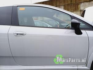 Usados Puerta 2 puertas derecha Fiat Punto 1.4 16V Precio € 100,00 Norma de margen ofrecido por Autodemontagebedrijf De Mars