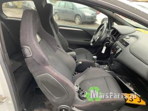 Gebrauchte Sicherheitsgurt rechts vorne Fiat Punto 1.4 16V Preis € 50,00 Margenregelung angeboten von Autodemontagebedrijf De Mars