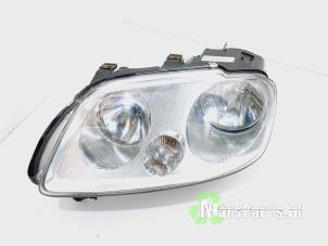 Used Headlight, left Volkswagen Caddy III (2KA,2KH,2CA,2CH) 2.0 SDI Price € 40,00 Margin scheme offered by Autodemontagebedrijf De Mars
