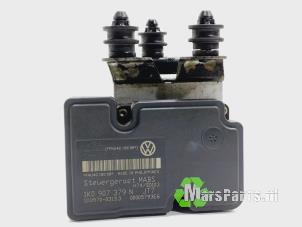 Usados Bomba ABS Volkswagen Golf V (1K1) 1.4 FSI 16V Precio € 45,00 Norma de margen ofrecido por Autodemontagebedrijf De Mars