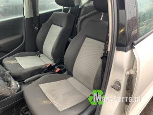 Usados Cinturón de seguridad izquierda delante Volkswagen Polo V (6R) 1.6 TDI 16V 90 Precio € 100,00 Norma de margen ofrecido por Autodemontagebedrijf De Mars
