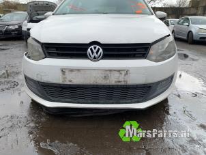 Używane Zderzak przedni Volkswagen Polo V (6R) 1.6 TDI 16V 90 Cena € 200,00 Procedura marży oferowane przez Autodemontagebedrijf De Mars
