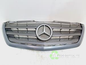 Usagé Calandre Mercedes Sprinter 3,5t (906.63) 313 CDI 16V Prix € 100,00 Règlement à la marge proposé par Autodemontagebedrijf De Mars
