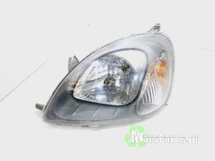 Used Headlight, left Toyota Yaris (P1) 1.0 16V VVT-i Price € 40,00 Margin scheme offered by Autodemontagebedrijf De Mars