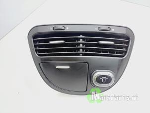 Used Dashboard vent Fiat Punto 1.4 16V Price € 50,00 Margin scheme offered by Autodemontagebedrijf De Mars