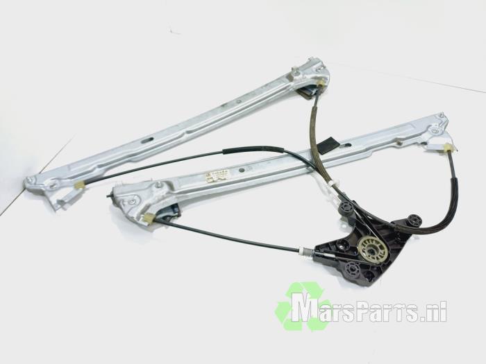 Window mechanism 2-door, front right from a Mercedes-Benz Vito (639.6) 3.0 122 CDI V6 24V 2011
