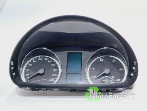 Gebrauchte Tacho - Kombiinstrument KM Mercedes Vito (639.6) 3.0 122 CDI V6 24V Preis € 200,00 Margenregelung angeboten von Autodemontagebedrijf De Mars