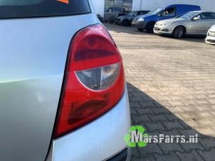 Used Taillight, right Renault Clio III (BR/CR) 1.4 16V Price € 30,00 Margin scheme offered by Autodemontagebedrijf De Mars