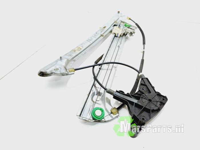 Window mechanism 2-door, front right from a Mercedes-Benz Vito (639.6) 2.2 113 CDI 16V Euro 5 2013