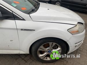 Used Front wing, right Ford Mondeo IV 2.0 TDCi 163 16V Price € 100,00 Margin scheme offered by Autodemontagebedrijf De Mars