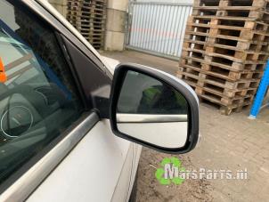 Used Wing mirror, right Ford Mondeo IV 2.0 TDCi 163 16V Price € 50,00 Margin scheme offered by Autodemontagebedrijf De Mars