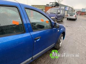 Gebrauchte Tür 4-türig rechts vorne Dacia Sandero I (BS) 1.2 16V Preis € 100,00 Margenregelung angeboten von Autodemontagebedrijf De Mars
