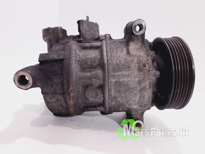 Air conditioning pump from a Seat Leon (5FB) 1.6 TDI Ecomotive 16V 2014
