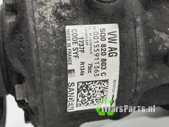 Bomba de aire acondicionado de un Seat Leon (5FB) 1.6 TDI Ecomotive 16V 2014