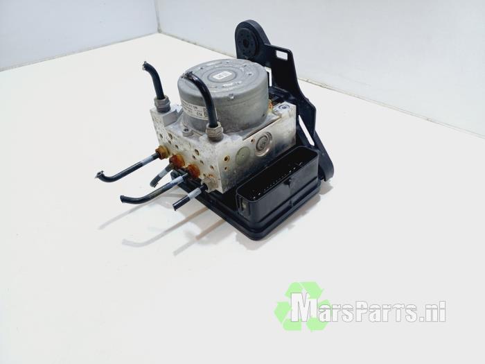 Usados Bomba ABS Audi A3 Sportback (8VA/8VF) 1.5 35 TFSI 16V Precio € 180,00 Norma de margen ofrecido por Autodemontagebedrijf De Mars
