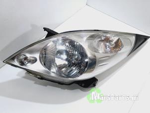 Used Headlight, left Chevrolet Spark (M300) 1.0 16V Price € 70,00 Margin scheme offered by Autodemontagebedrijf De Mars