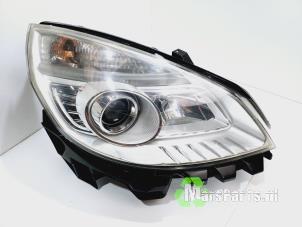 Used Headlight, right Renault Scénic II (JM) 1.9 dCi 130 Price € 100,00 Margin scheme offered by Autodemontagebedrijf De Mars