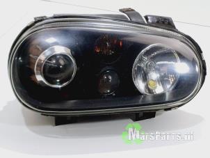 Used Headlight, right Volkswagen Golf IV Variant (1J5) 1.6 Price € 40,00 Margin scheme offered by Autodemontagebedrijf De Mars