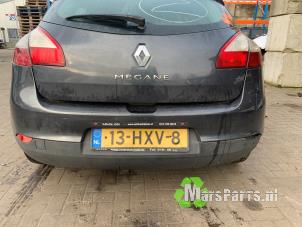 Usagé Pare-chocs arrière Renault Megane III Berline (BZ) 1.6 16V Prix € 150,00 Règlement à la marge proposé par Autodemontagebedrijf De Mars
