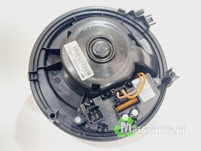 Motor de ventilador de calefactor de un Volkswagen Golf VII Variant (AUVV) 1.6 TDI BlueMotion 16V 2013