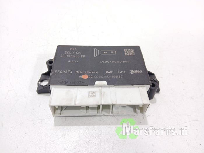 Begagnade PDC-modul Peugeot 2008 (UD/UK/UR/US/UX) 1.2 VTi 12V PureTech 130 Pris € 45,00 Marginaltabell erbjuds av Autodemontagebedrijf De Mars
