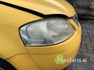 Used Headlight, right Volkswagen Fox (5Z) 1.4 16V Price € 40,00 Margin scheme offered by Autodemontagebedrijf De Mars