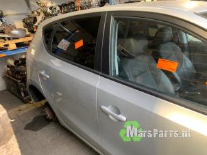 Używane Drzwi prawe tylne wersja 4-drzwiowa Hyundai i30 (FD) 1.6 CRDi 16V VGT HP Cena € 100,00 Procedura marży oferowane przez Autodemontagebedrijf De Mars