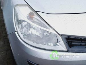 Used Headlight, right Renault Clio III Estate/Grandtour (KR) 1.2 16V TCE 100 Price € 50,00 Margin scheme offered by Autodemontagebedrijf De Mars