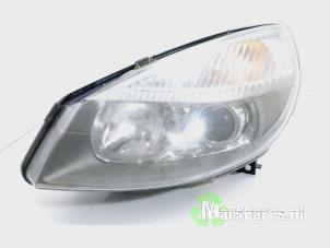 Used Headlight, left Renault Scénic I (JA) 1.6 16V Price € 50,00 Margin scheme offered by Autodemontagebedrijf De Mars