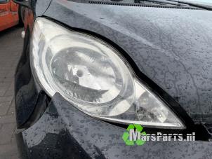 Usagé Phare droit Peugeot 107 1.0 12V Prix € 50,00 Règlement à la marge proposé par Autodemontagebedrijf De Mars