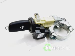 Used Ignition lock + key Nissan Qashqai (J11) 1.2 DIG-T 16V Price € 70,00 Margin scheme offered by Autodemontagebedrijf De Mars