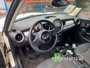 Używane Airbag set + dashboard Mini Mini (R56) 1.6 One D 16V Cena € 400,00 Procedura marży oferowane przez Autodemontagebedrijf De Mars